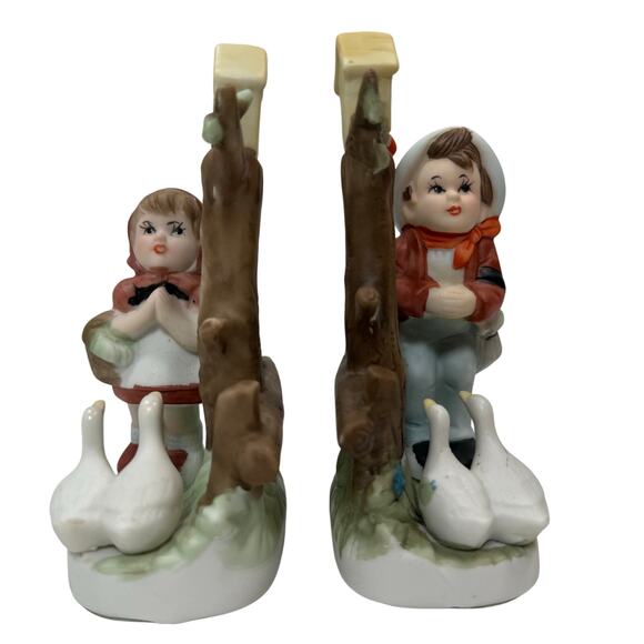 Vintage Taiwan Boy & Girl Figurine Set with Geese Farm Scene Porcelain 1980s - Picture 3 of 8